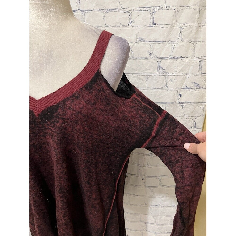 Rock & Republic Women’s Burnout Cold Shoulder Tunic Cotton Sweater Size Medium - Picture 2 of 6